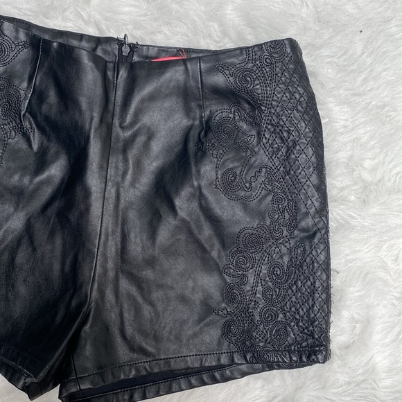Pants - VO jeans Edgy biker moto Black Women's Shorts